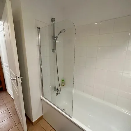 Agreable Lumineuse Avec Piscine Partagee 갈라르그-르-몽튜
